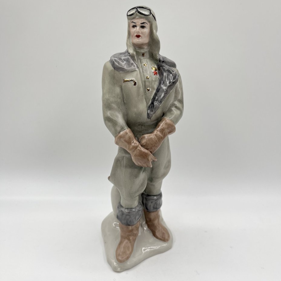 Статуэтка "Лётчик" (Валерий Чкалов), по модели Б.Ф. Лоренцова