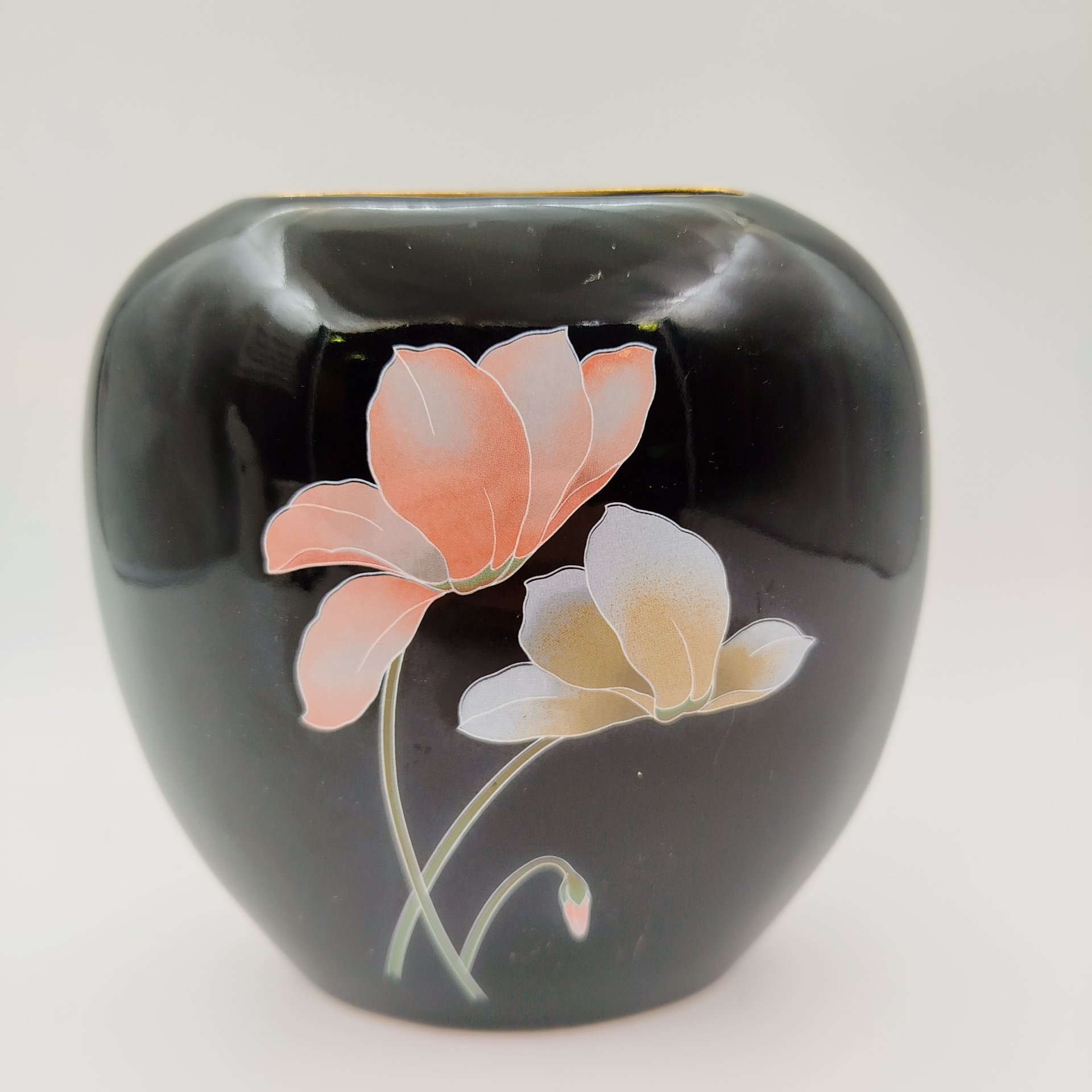 Ваза миниатюрная, украшенная цветочным декором, Seizan, фарфор, деколь, золочение, Япония, 1980-1990 гг.