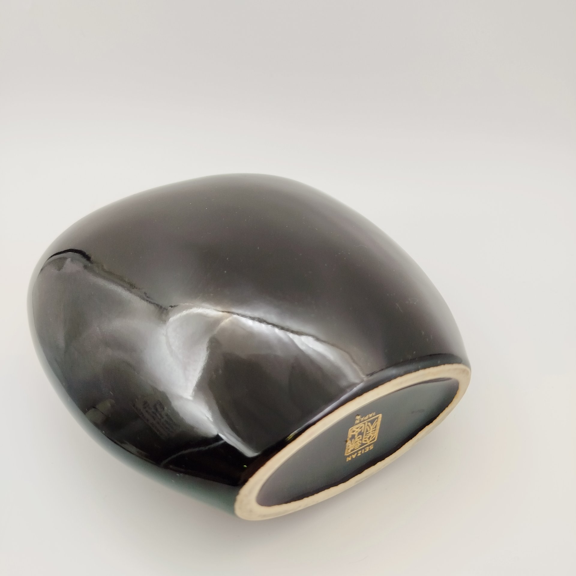 Ваза миниатюрная, украшенная цветочным декором, Seizan, фарфор, деколь, золочение, Япония, 1980-1990 гг.