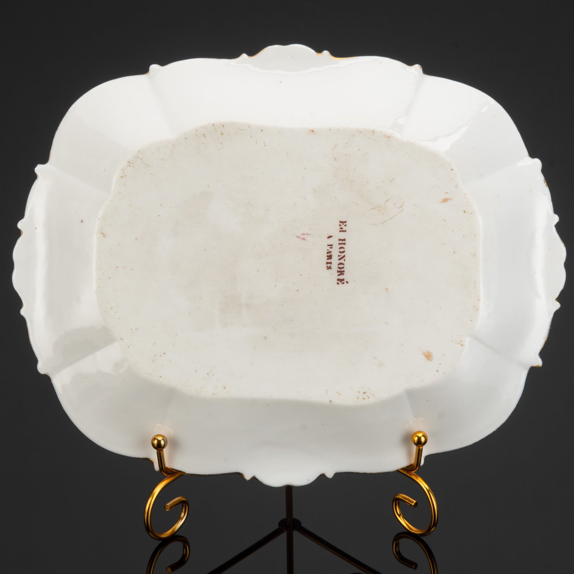 Блюдо сервировочное, украшенное цветочным декором, Edouard D. Honoré, фарфор, роспись, золочение, Франция, 1830-1855 гг.