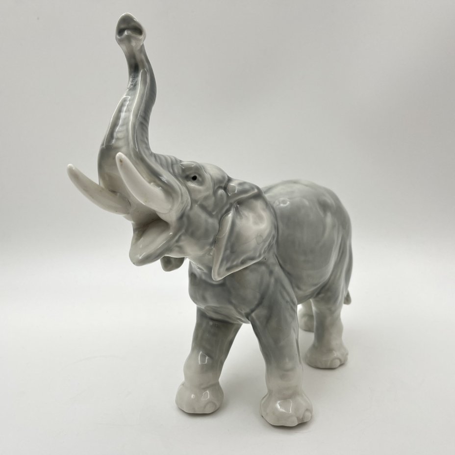 Статуэтка "Слон с поднятым хоботом вверх", фарфор, роспись, Gräfenthal (Графенталь), Германия, 1972-1990 гг.