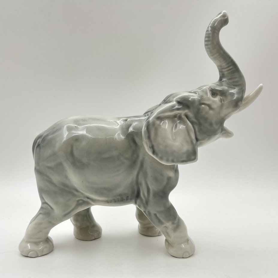 Статуэтка "Слон с поднятым хоботом вверх", фарфор, роспись, Gräfenthal (Графенталь), Германия, 1972-1990 гг.