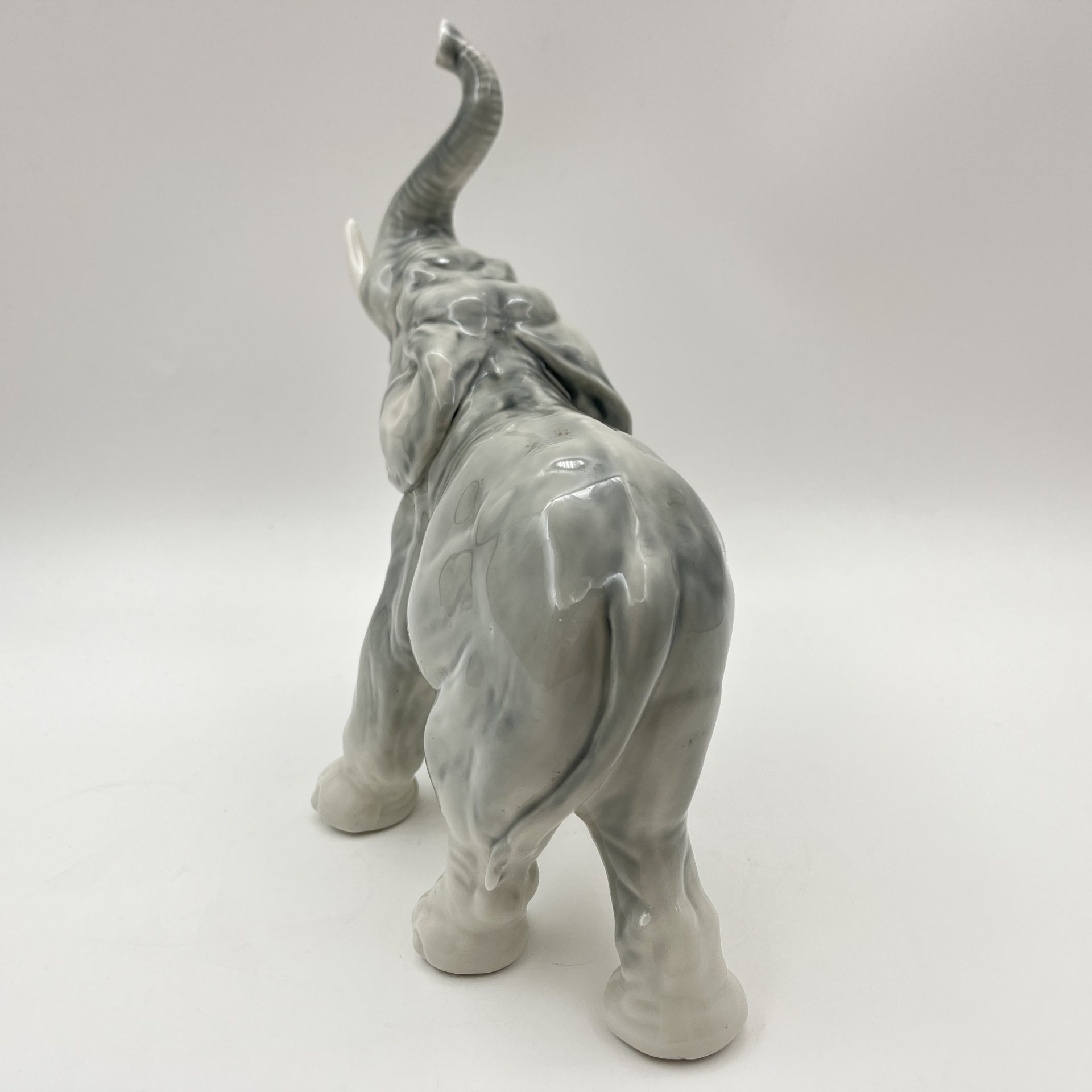 Статуэтка "Слон с поднятым хоботом вверх", фарфор, роспись, Gräfenthal (Графенталь), Германия, 1972-1990 гг.