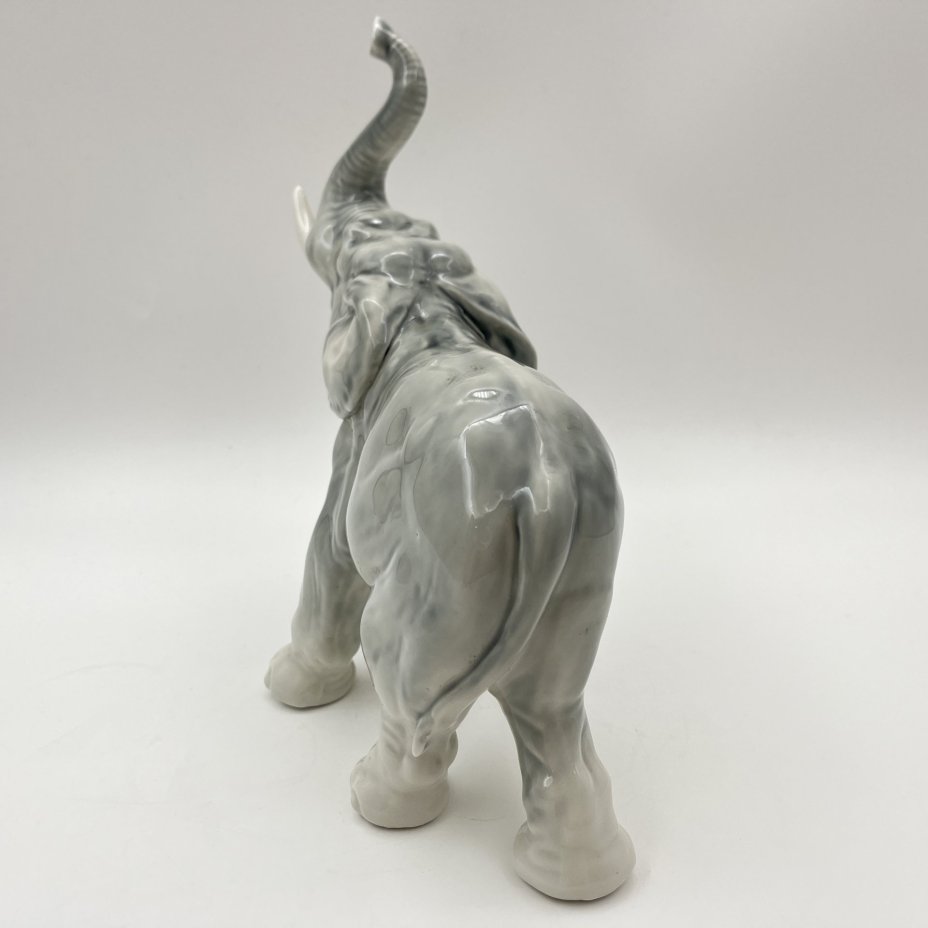 Статуэтка "Слон с поднятым хоботом вверх", фарфор, роспись, Gräfenthal (Графенталь), Германия, 1972-1990 гг.