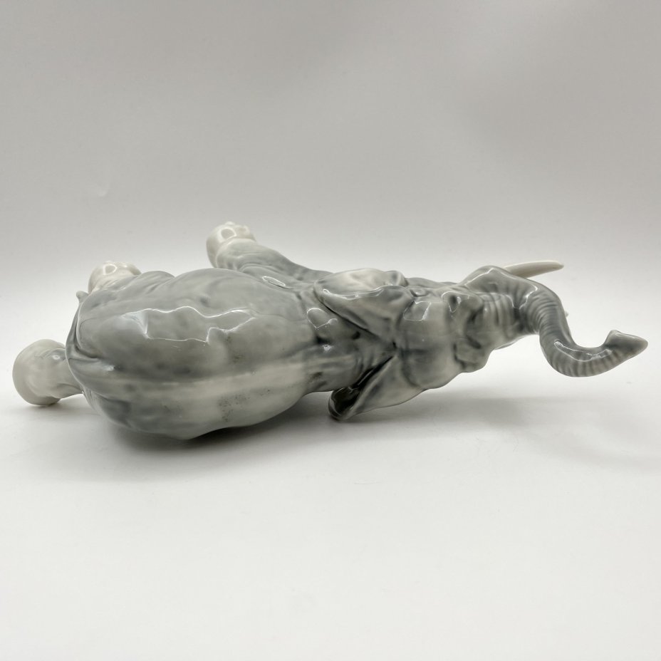 Статуэтка "Слон с поднятым хоботом вверх", фарфор, роспись, Gräfenthal (Графенталь), Германия, 1972-1990 гг.
