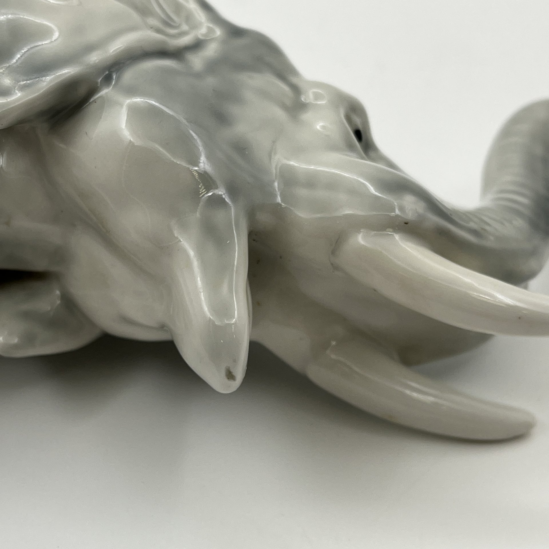 Статуэтка "Слон с поднятым хоботом вверх", фарфор, роспись, Gräfenthal (Графенталь), Германия, 1972-1990 гг.