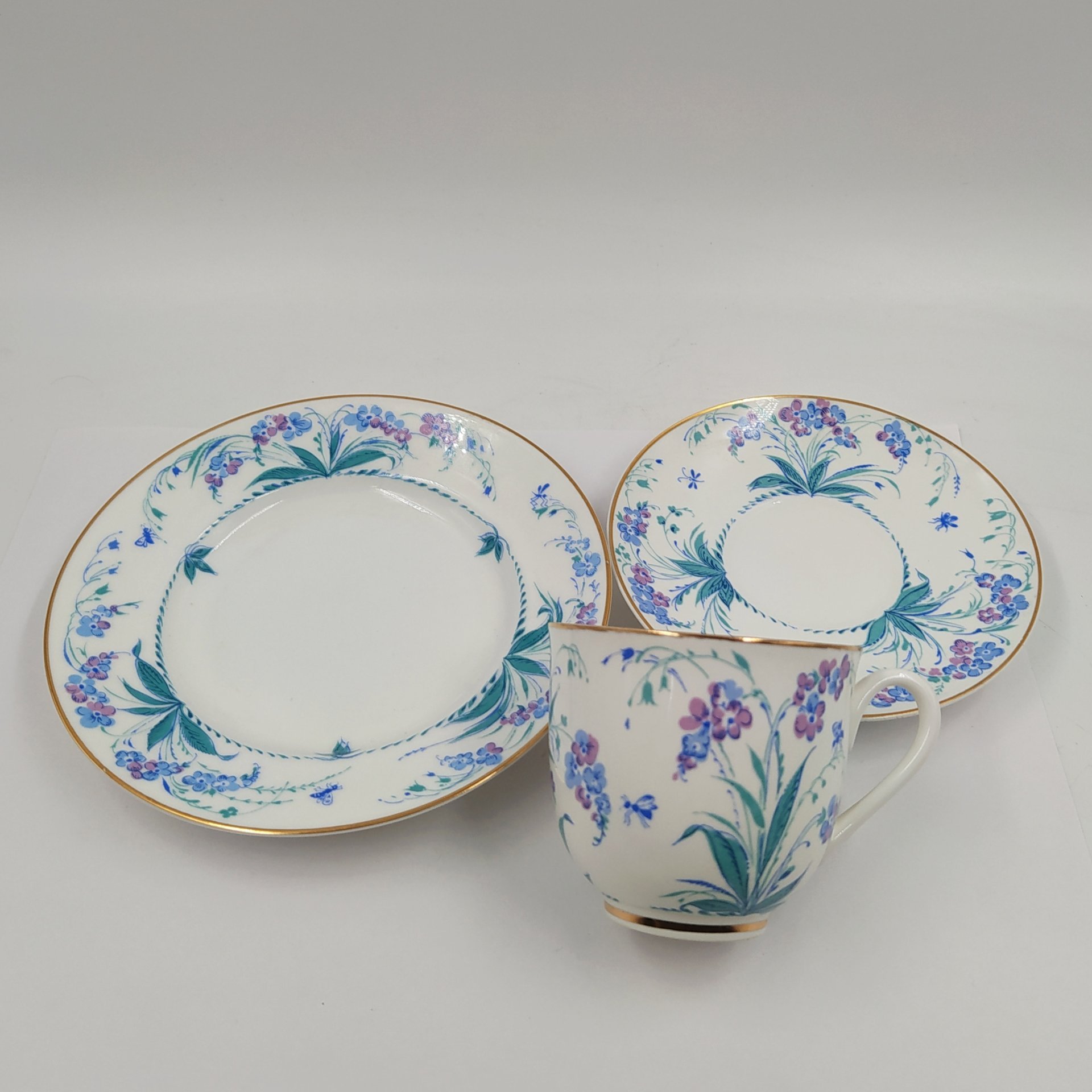 Кофейное трио "Незабудки", автор формы "Ландыш" Э.М. Криммер, фарфор, деколь, золочение, Ленинградский фарфоровый завод (ЛФЗ), СССР, 1970-1992 гг.