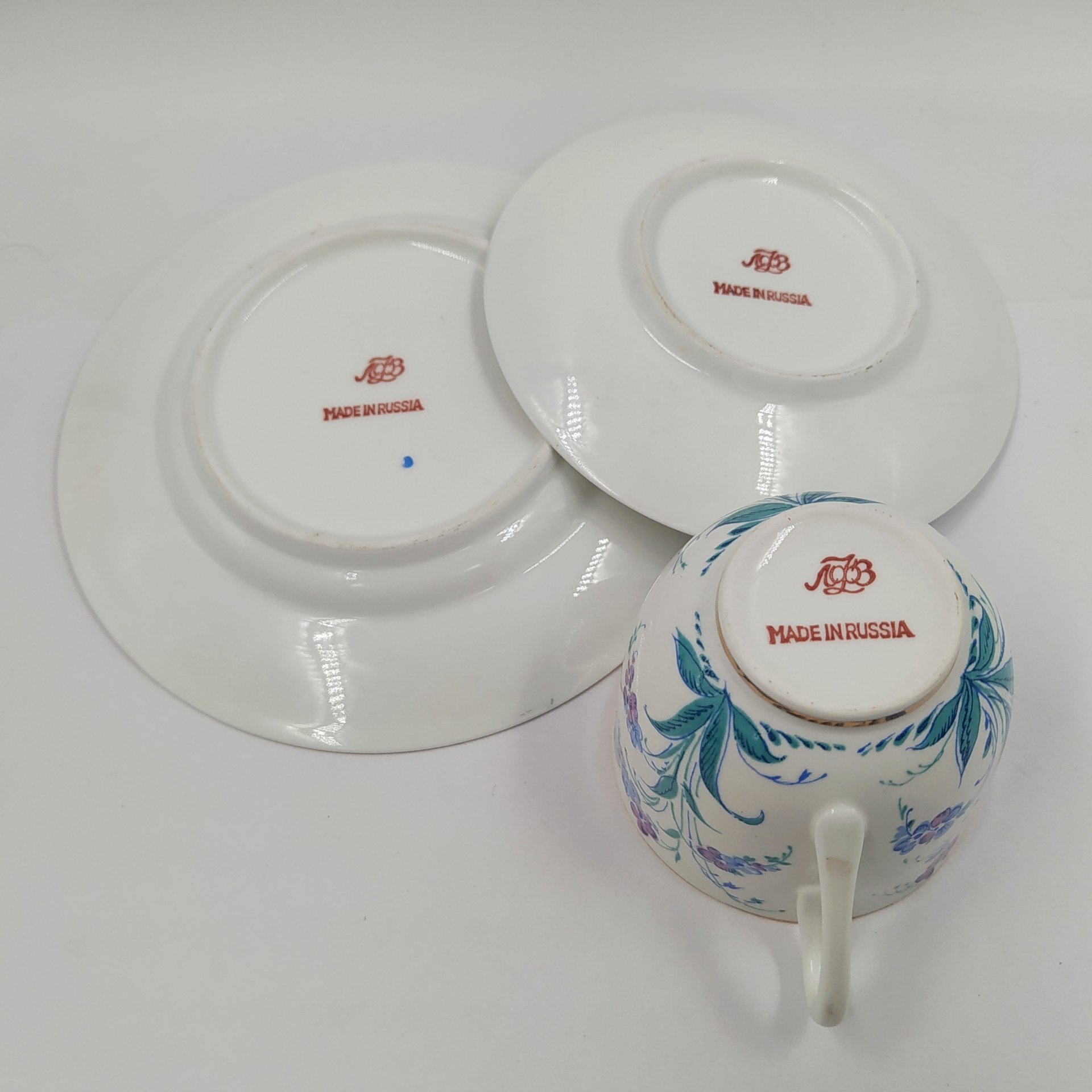 Кофейное трио "Незабудки", автор формы "Ландыш" Э.М. Криммер, фарфор, деколь, золочение, Ленинградский фарфоровый завод (ЛФЗ), СССР, 1970-1992 гг.