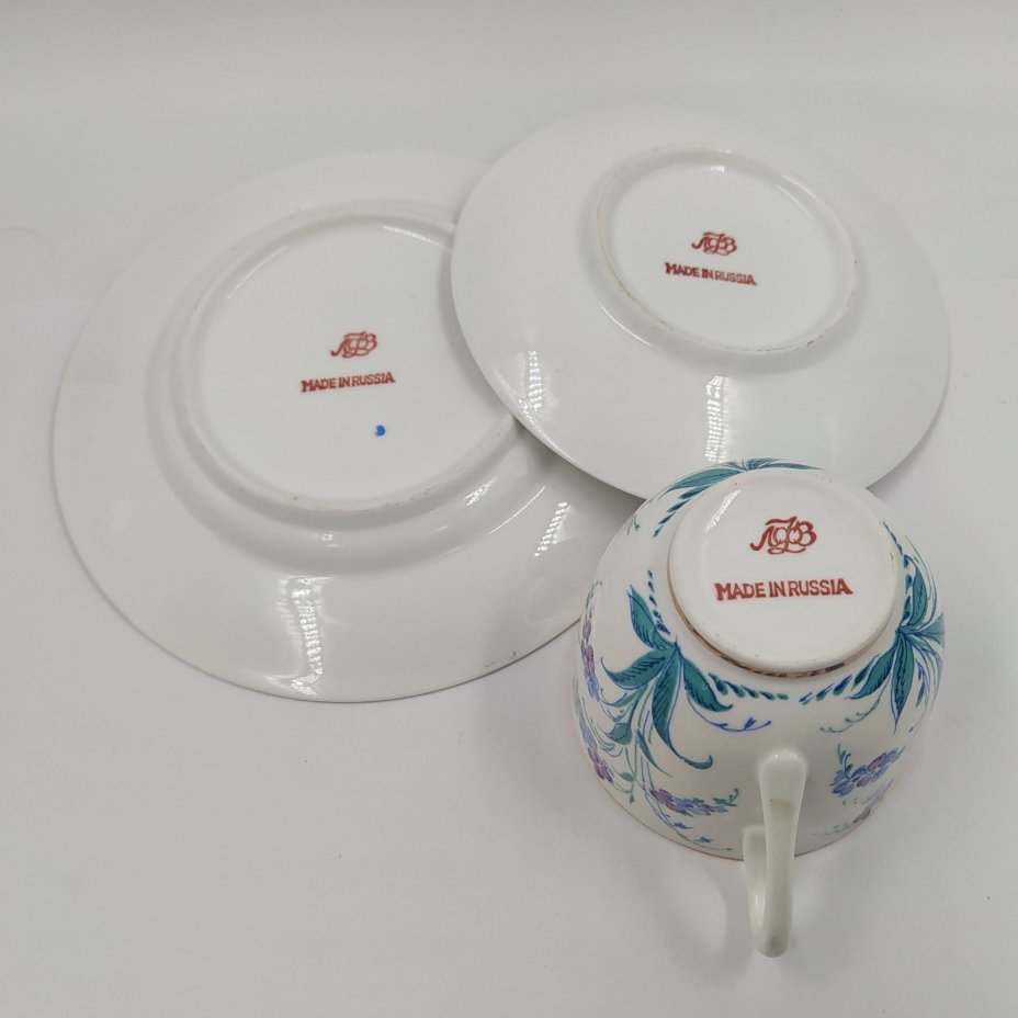 Кофейное трио "Незабудки", автор формы "Ландыш" Э.М. Криммер, фарфор, деколь, золочение, Ленинградский фарфоровый завод (ЛФЗ), СССР, 1970-1992 гг.