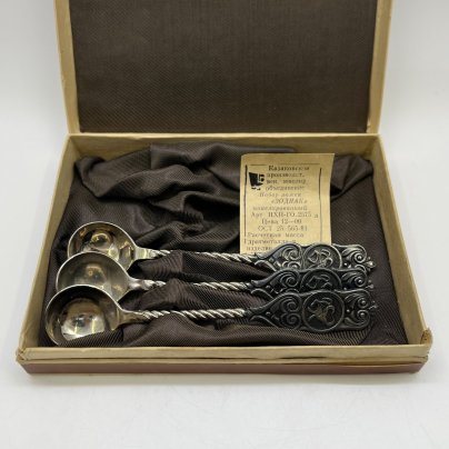 Набор чайных ложек на 3 персоны, в оригинальной коробке, металл, картон, текстиль, Казаковское производственное ювелирное объединение (КПЮО), СССР, 1970-1990 гг.