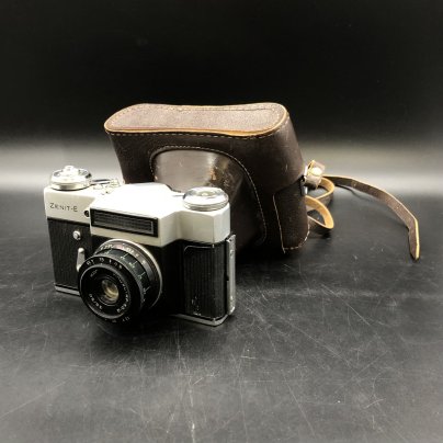 Фотоаппарат плёночный "Зенит-Е" с объективом "Индустар 50-2" в оригинальном кофре (нерабочий), Белорусское оптико-механическое объединение (БелОМО)