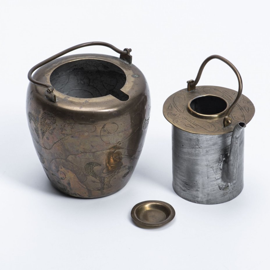 Чайник с резным декором, сплав металла, Китай, 1970-1990 гг.