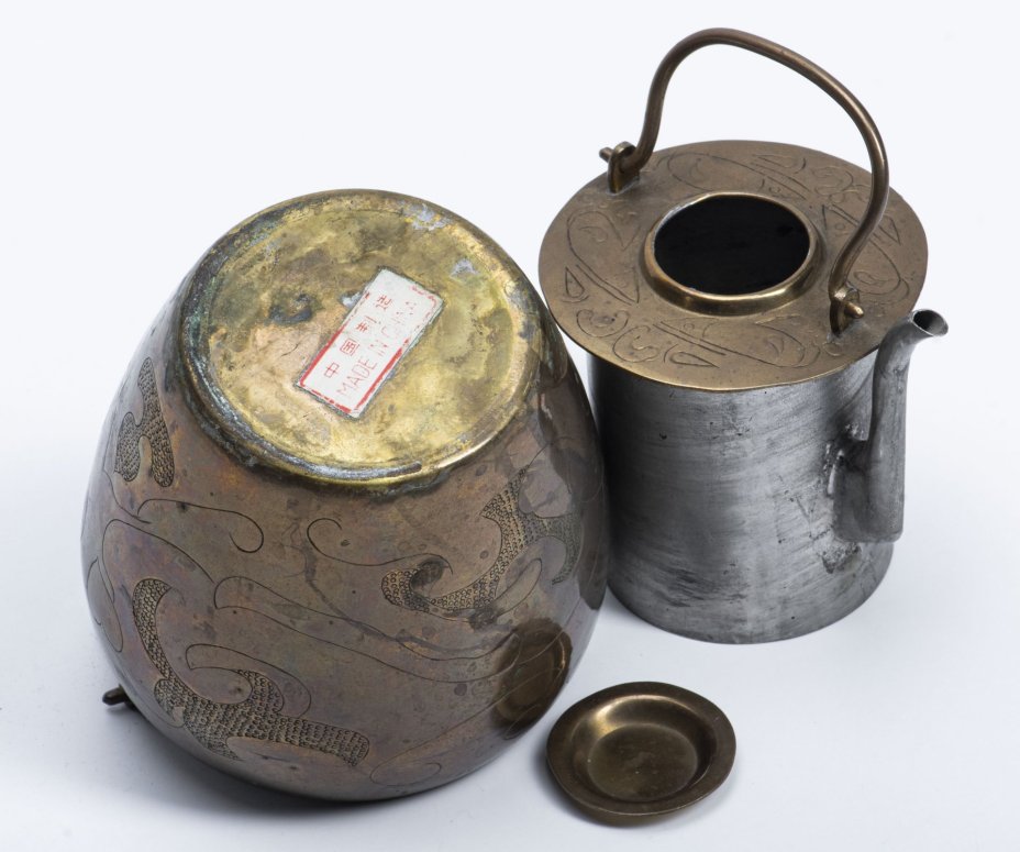 Чайник с резным декором, сплав металла, Китай, 1970-1990 гг.