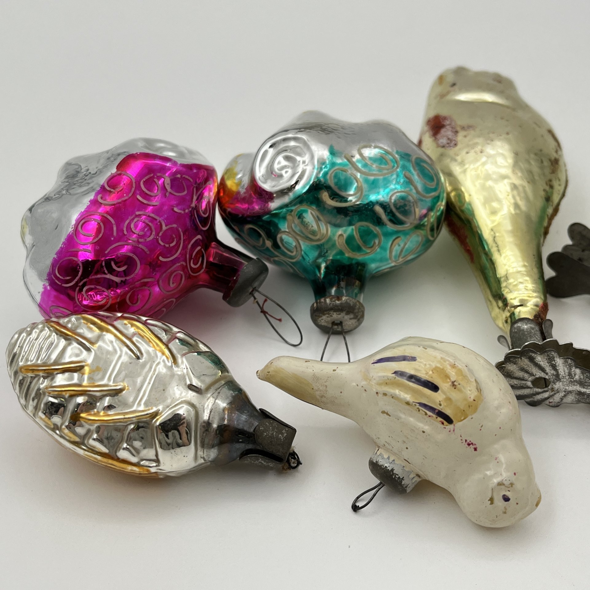 Набор винтажных елочных игрушек "Животные, птицы, рыбы и жуки"  (8 шт.), стекло, роспись, СССР, 1950-1980 гг.