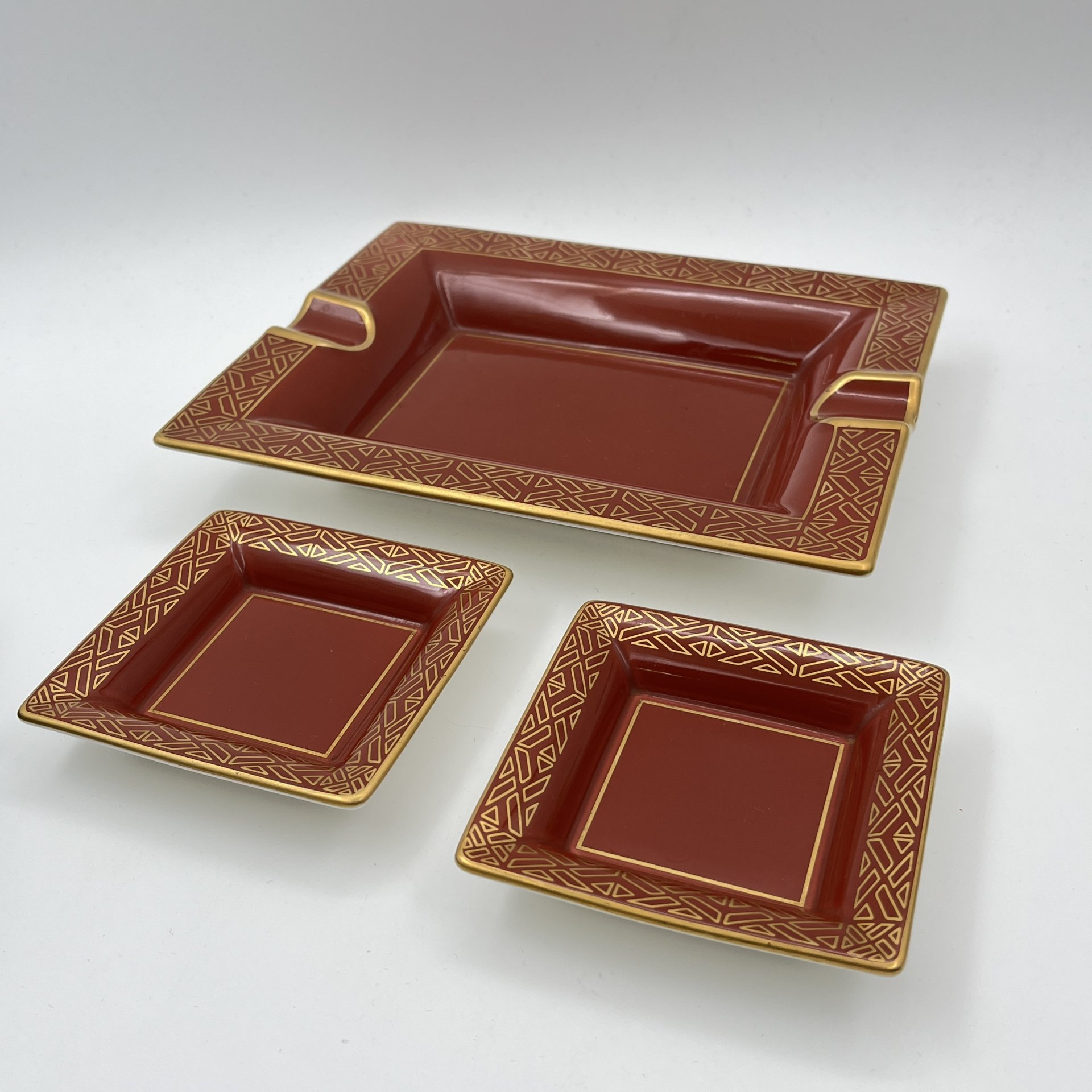 Набор пепельниц (большая и 2 маленькие), серия "Сhateau collection", рисунок "Kimono", фарфор, золочение, Villeroy & Boch, Германия, 1990-2010 гг.