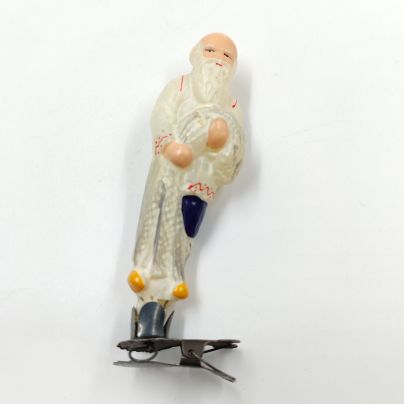 Елочная игрушка "Старик с неводом" из коллекционной серии по мотивам сказки А. С. Пушкина "Сказка о рыбаке и рыбке", стекло, роспись, мет. прищепка, СССР, 1950-1960 гг.