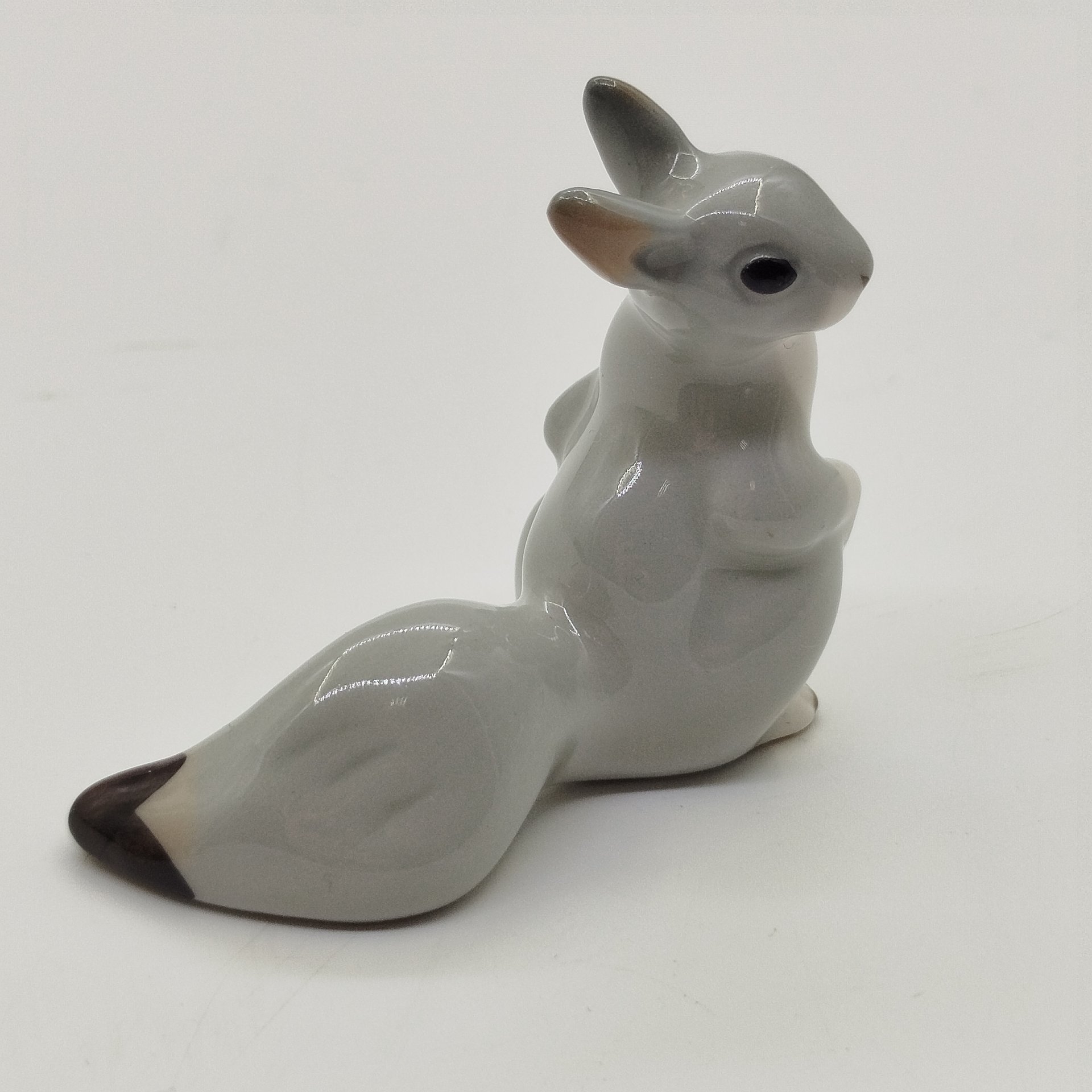 Статуэтка "Белочка", скульптор Н.Е. Муратов, фарфор, роспись, Ленинградский фарфоровый завод (ЛФЗ), СССР, 1960-1980 гг.