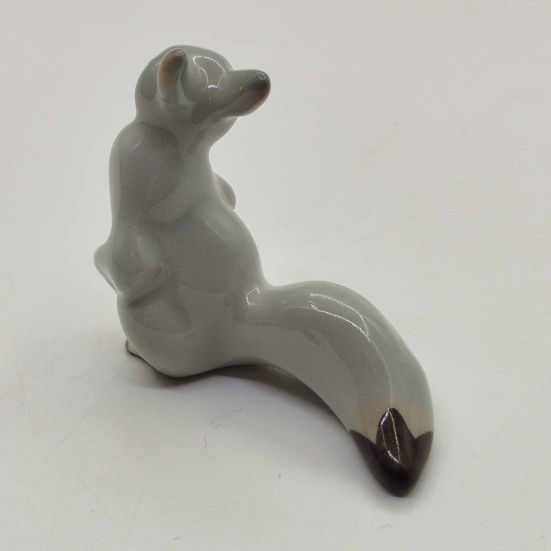 Статуэтка "Белочка", скульптор Н.Е. Муратов, фарфор, роспись, Ленинградский фарфоровый завод (ЛФЗ), СССР, 1960-1980 гг.