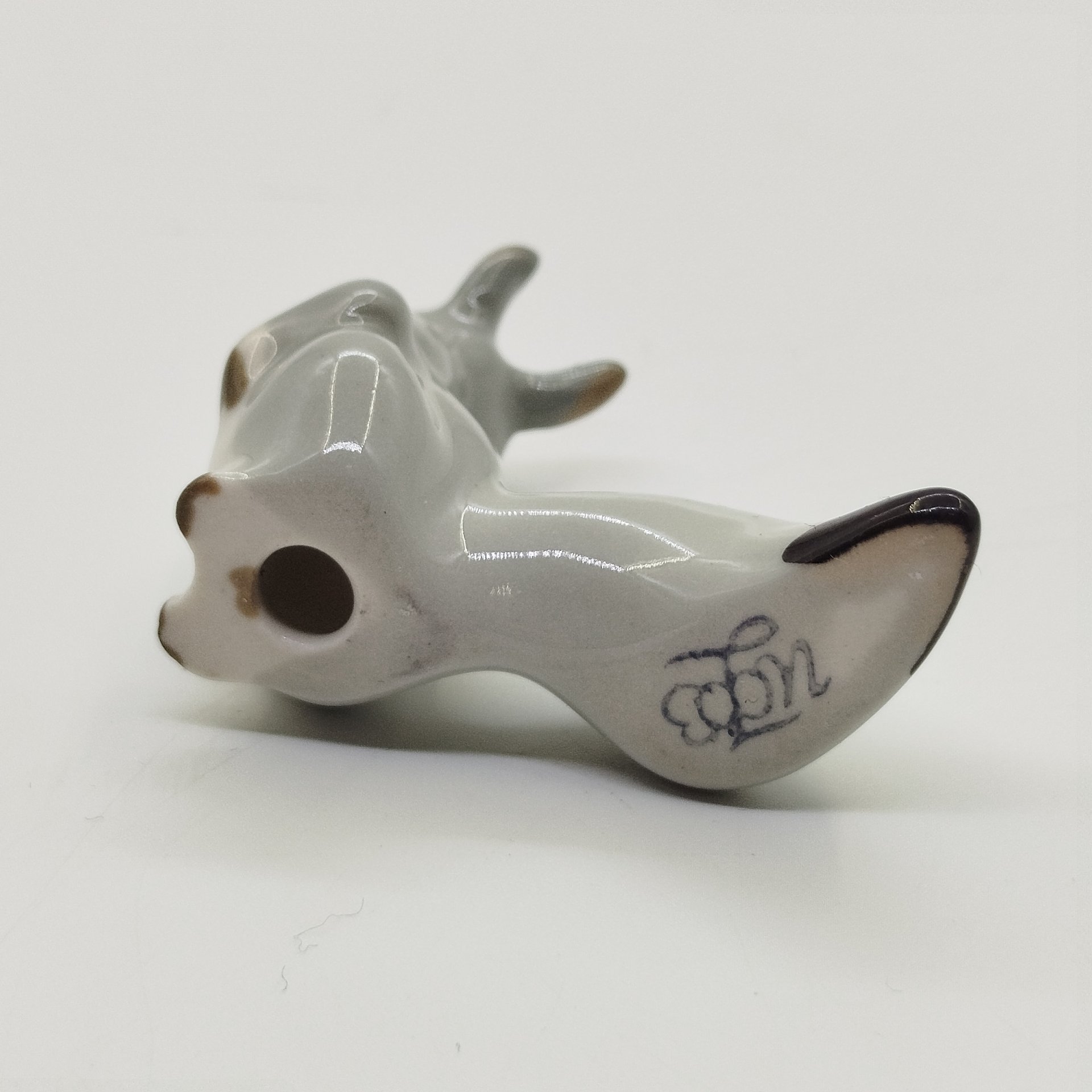 Статуэтка "Белочка", скульптор Н.Е. Муратов, фарфор, роспись, Ленинградский фарфоровый завод (ЛФЗ), СССР, 1960-1980 гг.