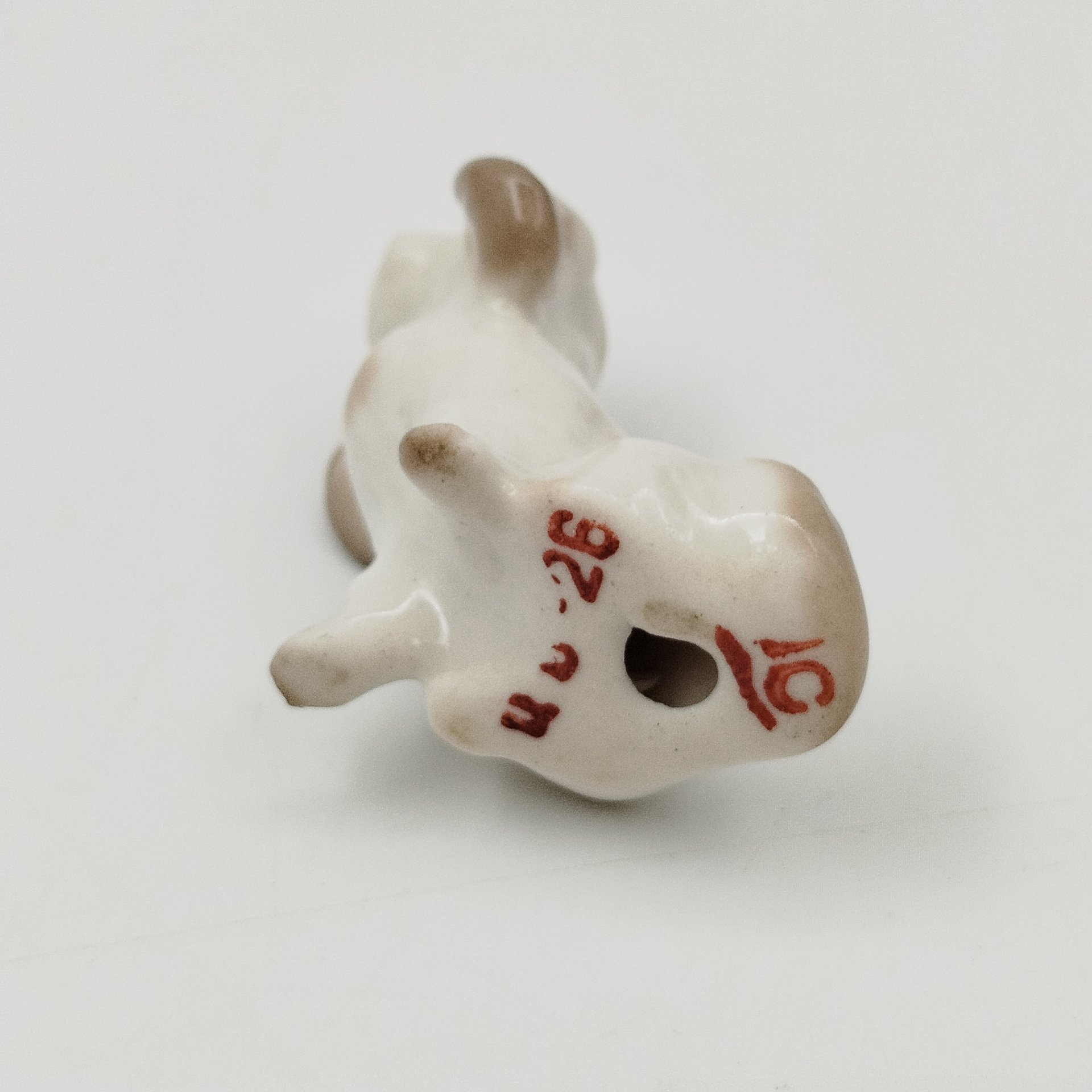 Статуэтка "Болонка", скульптор Н.Е. Муратов, фарфор, Ленинградский фарфоровый завод (ЛФЗ), СССР, 1960-1990 гг.