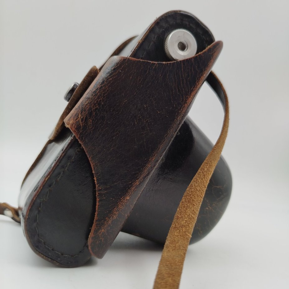 Фотоаппарат "Зенит-Е" с объективом "Гелиос-44-2" в оригинальном кофре, металл, стекло, пластик, кожа, Красногорский механический завод (КМЗ), СССР, 1975 г.