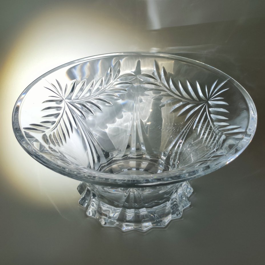 Фруктовница (конфетница) с растительным декором