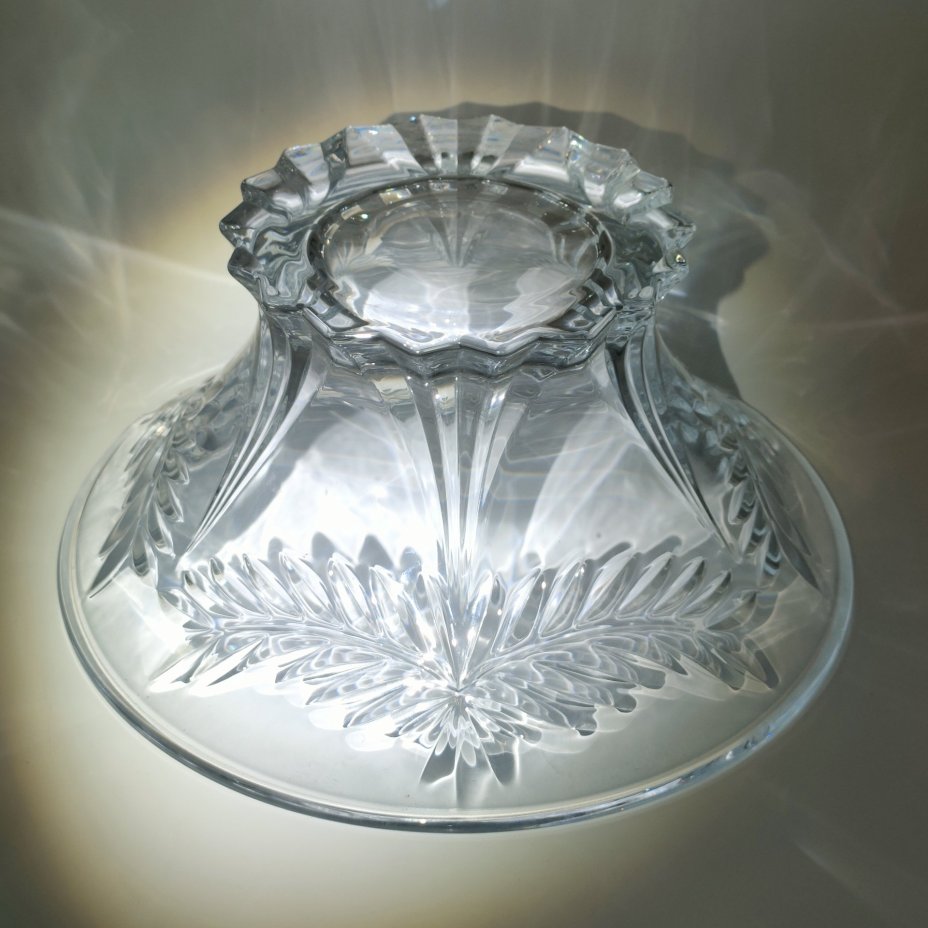 Фруктовница (конфетница) с растительным декором