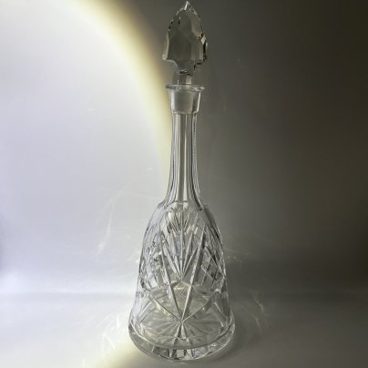 Графин (штоф), украшенный геометрическим рельефным декором