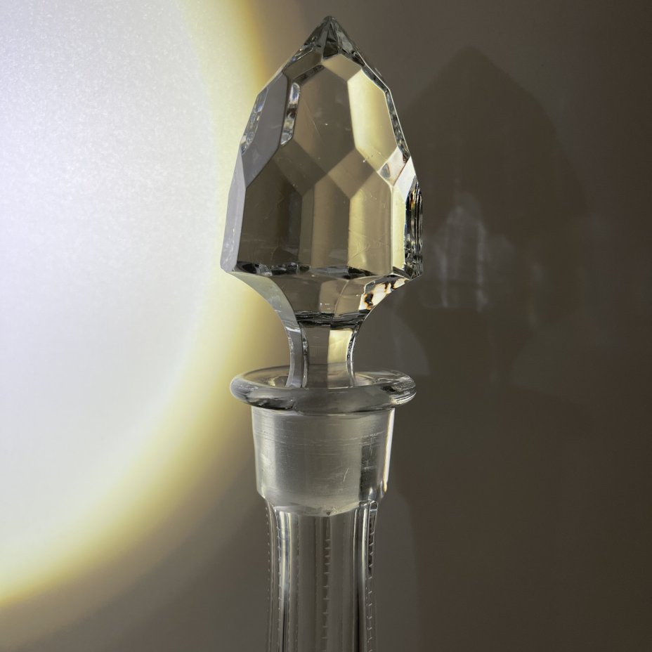 Графин (штоф), украшенный геометрическим рельефным декором