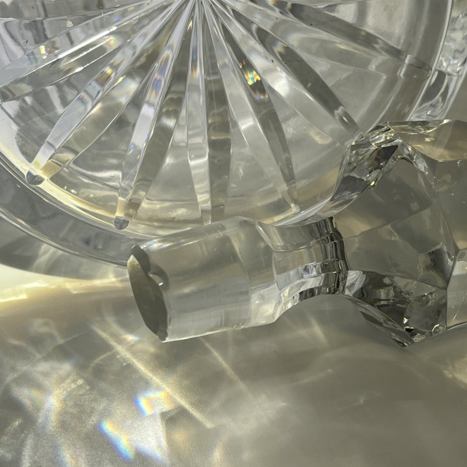 Графин (штоф), украшенный геометрическим рельефным декором