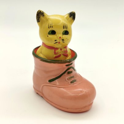 Игрушка-забава "Котёнок в башмаке", Ленсовнархоз УХП Завод им. «Комсомольской правды», целлулоид, штамповка, краска, роспись