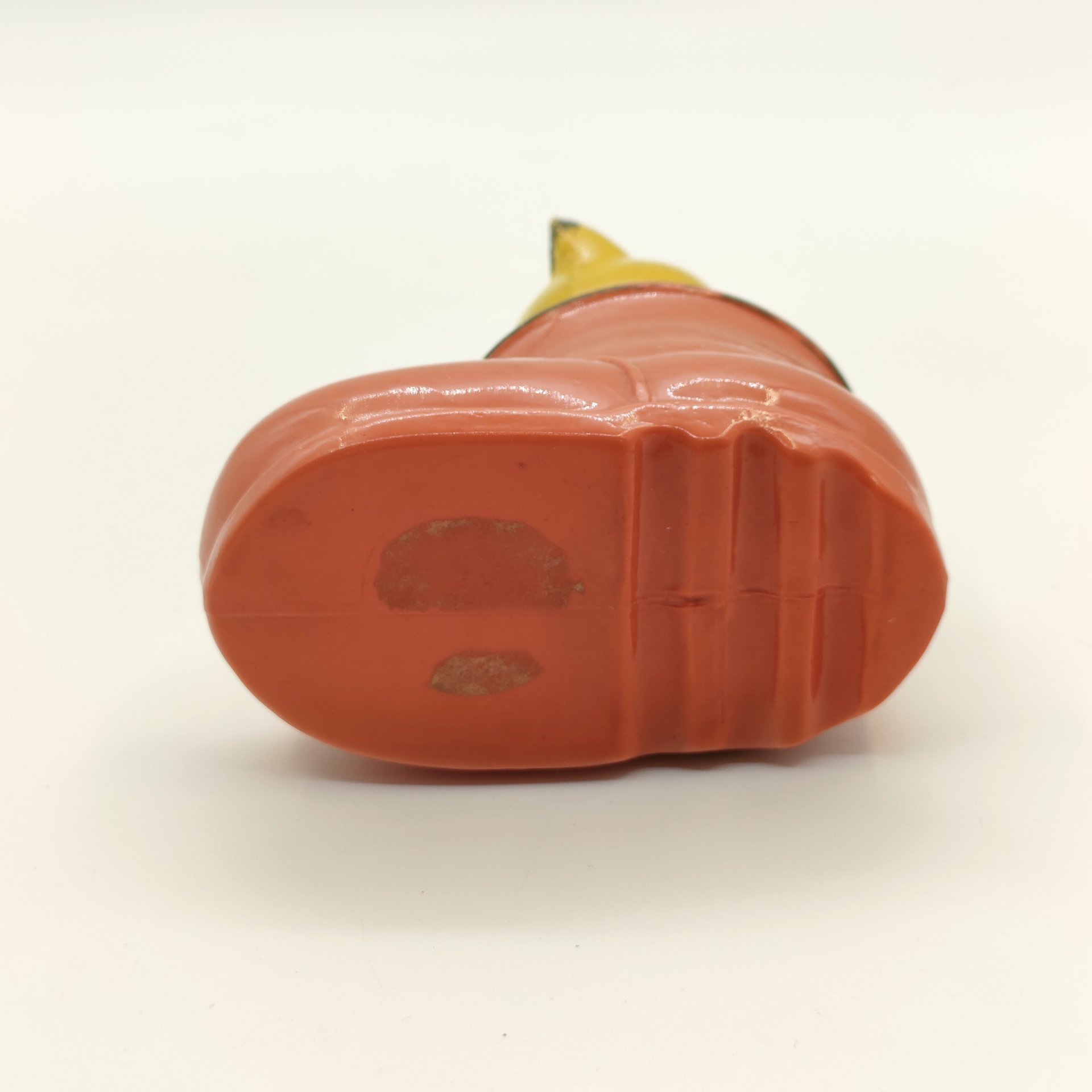 Игрушка-забава "Котёнок в башмаке", Ленсовнархоз УХП Завод им. «Комсомольской правды», целлулоид, штамповка, краска, роспись