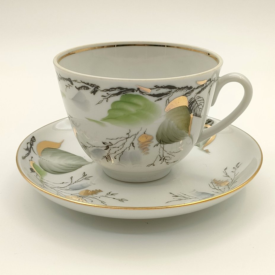 Пара чайная "Берёзка", автор формы "Весенняя" Яковлева С.Е., автор рисунка Семенова А.Н., фарфор, деколь с подрисовкой, золочение, Ленинградский фарфоровый завод (ЛФЗ), Российская Федерация, 1991-2012 гг.