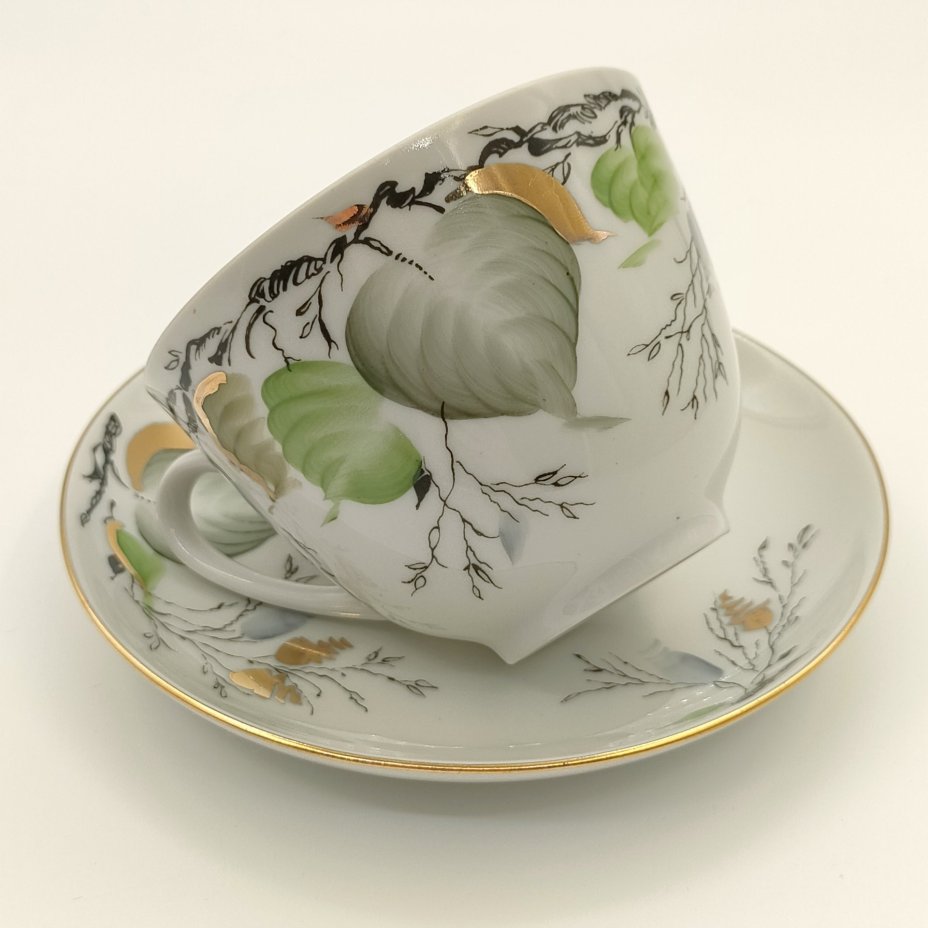 Пара чайная "Берёзка", автор формы "Весенняя" Яковлева С.Е., автор рисунка Семенова А.Н., фарфор, деколь с подрисовкой, золочение, Ленинградский фарфоровый завод (ЛФЗ), Российская Федерация, 1991-2012 гг.