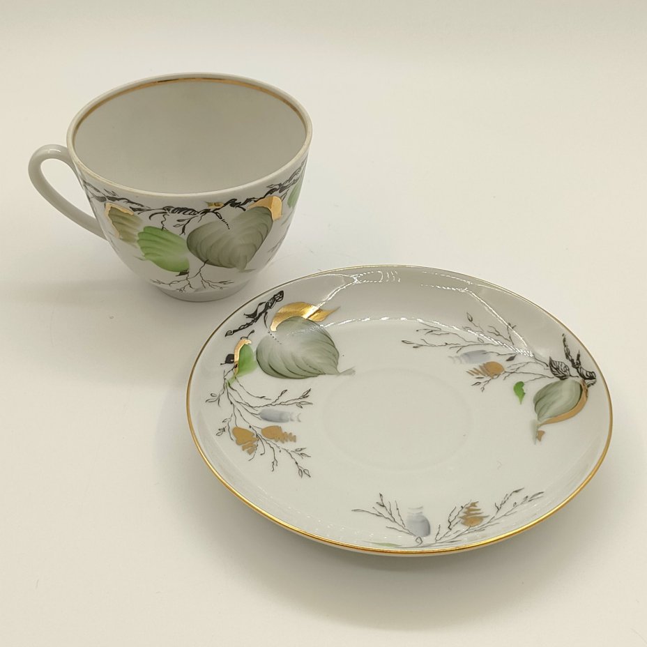 Пара чайная "Берёзка", автор формы "Весенняя" Яковлева С.Е., автор рисунка Семенова А.Н., фарфор, деколь с подрисовкой, золочение, Ленинградский фарфоровый завод (ЛФЗ), Российская Федерация, 1991-2012 гг.