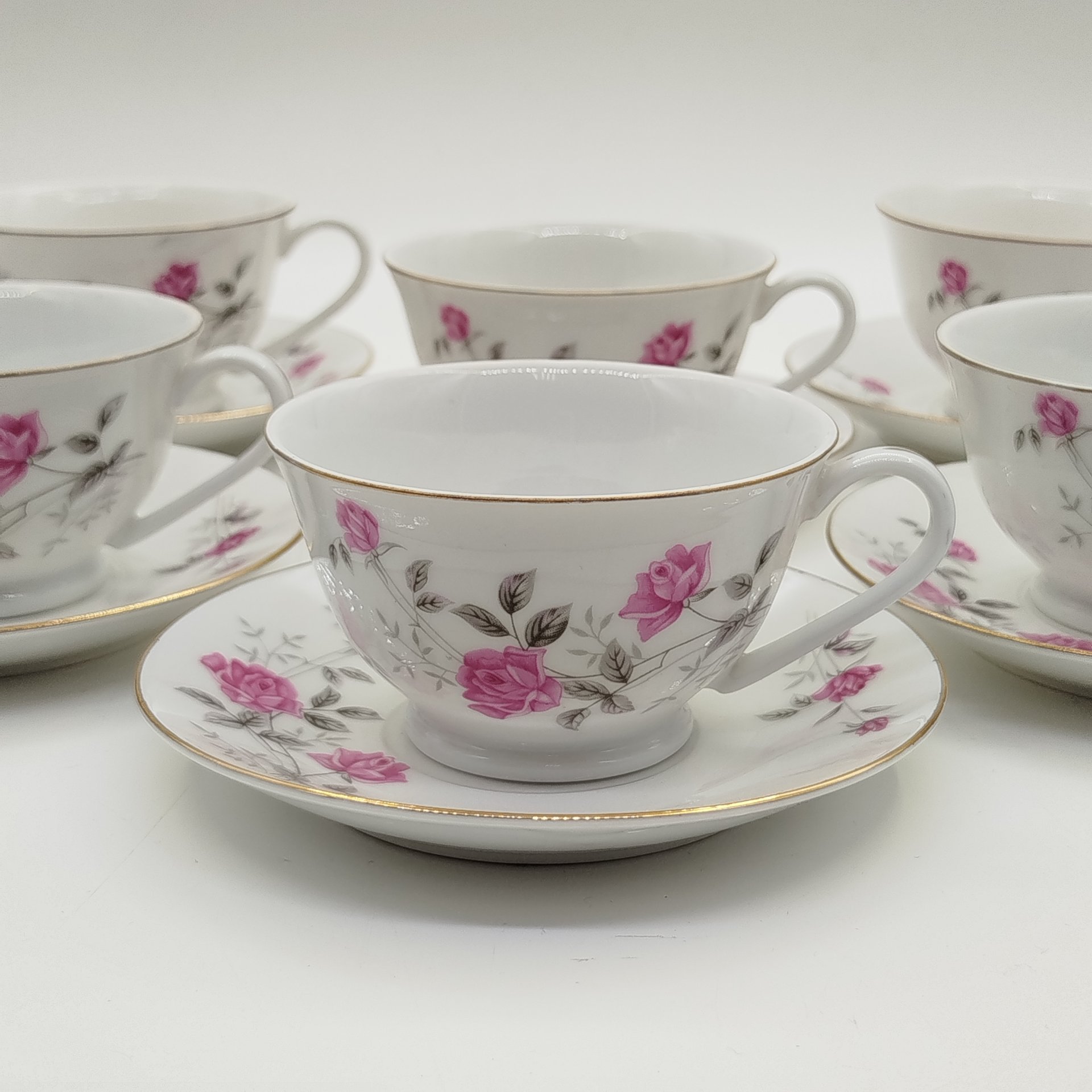 Набор из 6-ти чайных пар с изображением роз, фарфор, деколь, золочение, Китай, 1960-1980 гг.