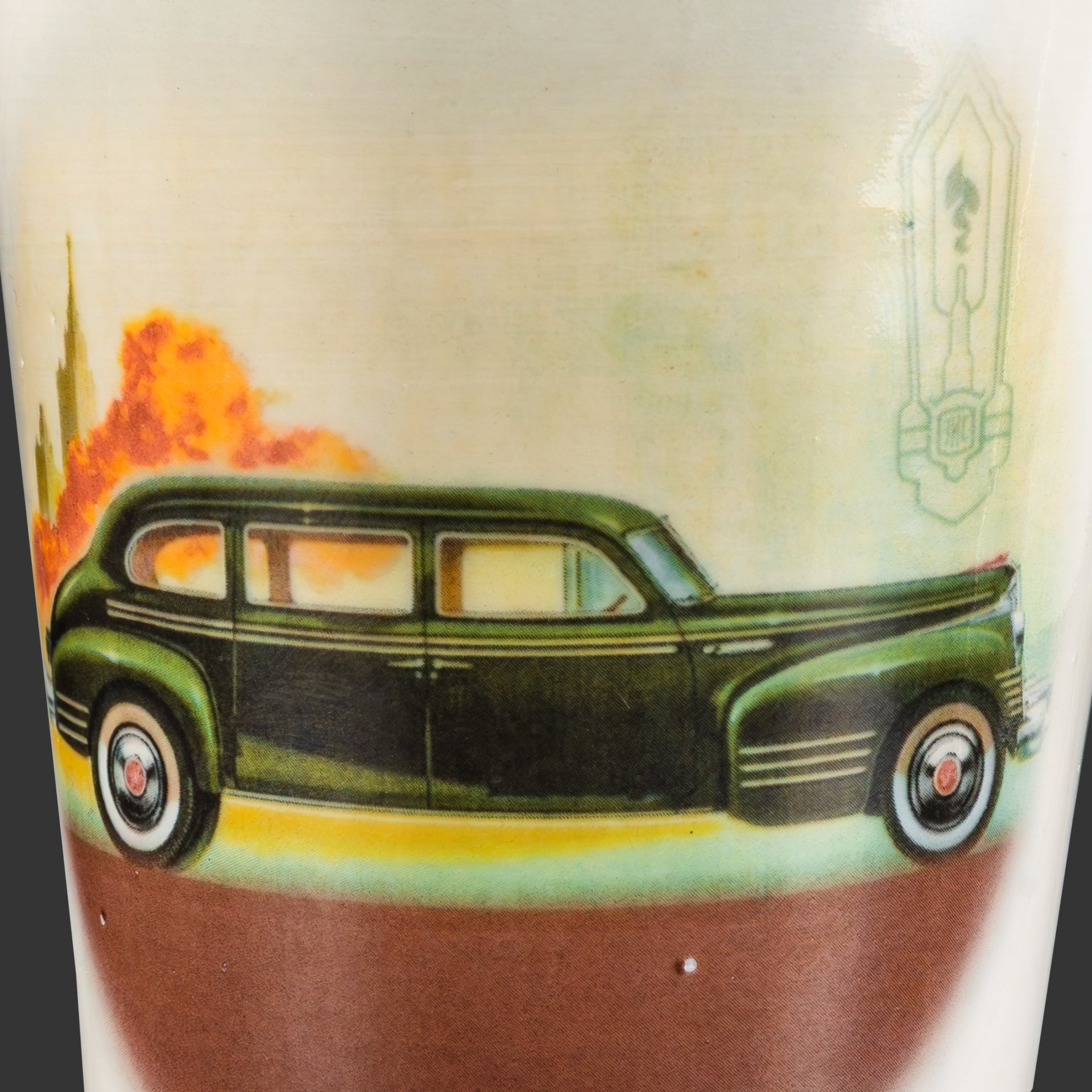 Ваза "ЗИС 110" (автомобиль), фарфор, деколь, золочение, Дмитровский фарфоровый завод (ДФЗ Вербилки), СССР, 1965-1991 гг.