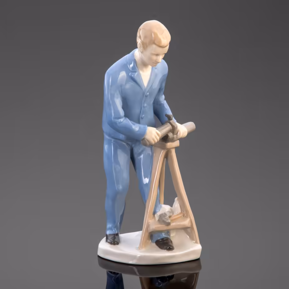 Статуэтка "В мастерской, или мужская работа", VEB Porzellanfiguren Lippelsdorf (Липпельсдорф)