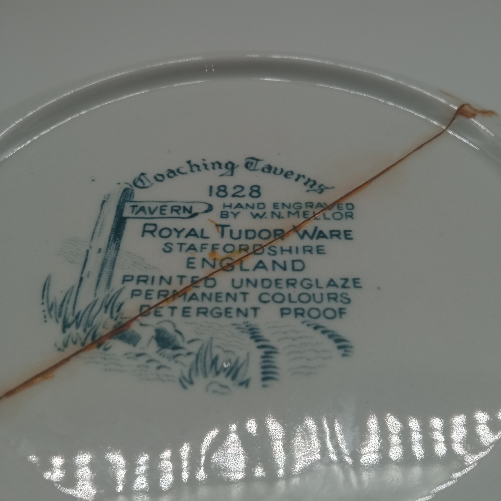 Салатник, украшенный цветами и бытовым английским сюжетом, Royal Tudor