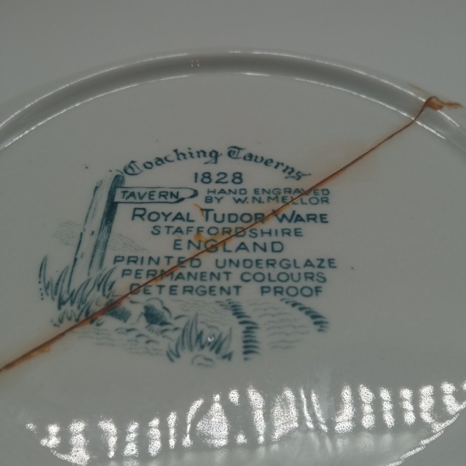 Салатник, украшенный цветами и бытовым английским сюжетом, Royal Tudor