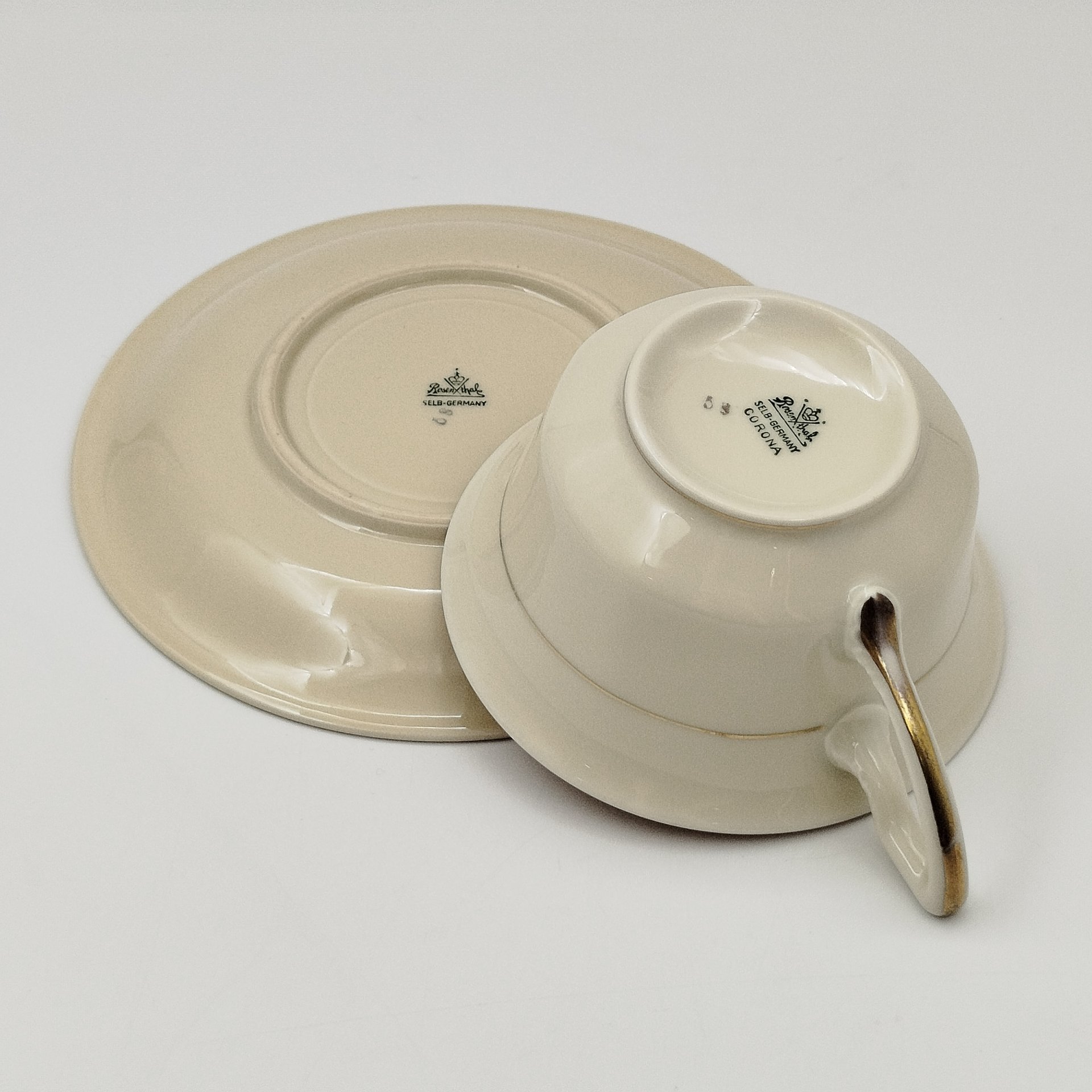 Пара чайная, украшенная растительным орнаментом, фарфор, деколь, золочение, Rosenthal (Розенталь), Германия, 1941 г.