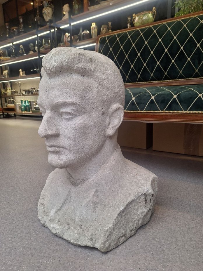 Бюст (монументальный) "Михаил Николаевич Тухачевский" (военный деятель и теоретик, военачальник РККА времён Гражданской войны, Маршал Советского Союза), скульптор Сычёв Андрей Владимирович