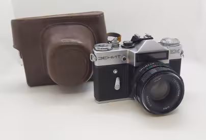 Фотоаппарат пленочный "Зенит-EM" с объективом "Гелиос 44М" в оригинальном кофре, Красногорский механический завод (КМЗ)