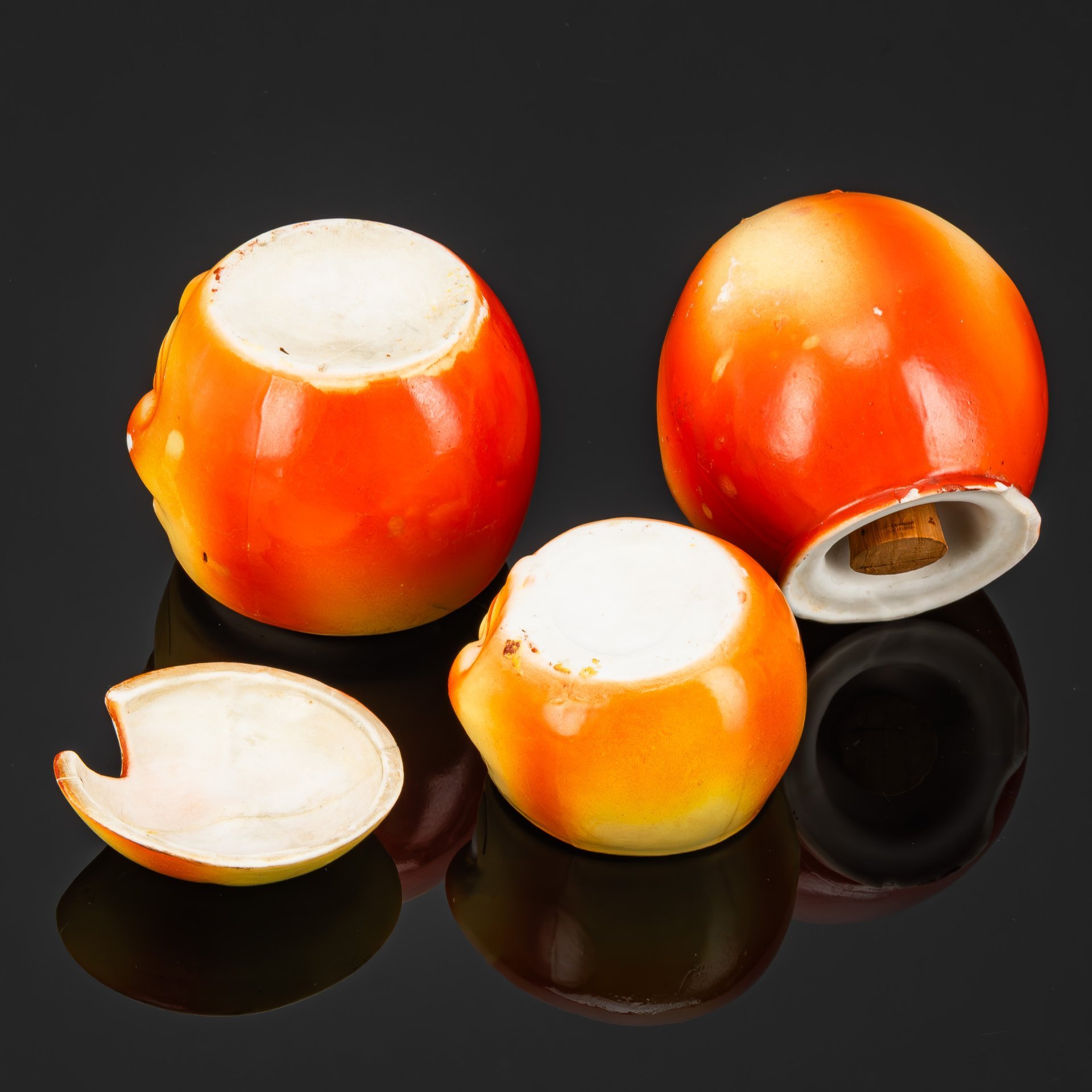 Набор для специй из трех антропоморфных предметов в виде голов, фабрика "Schafer & Vater" (предположительно)