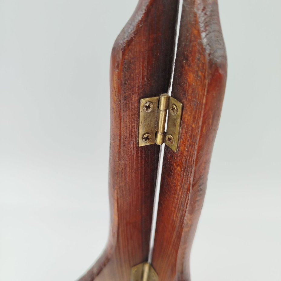 Тарелка декоративная с изображением дерева, на подставке, подпись автора (Berthe. S)