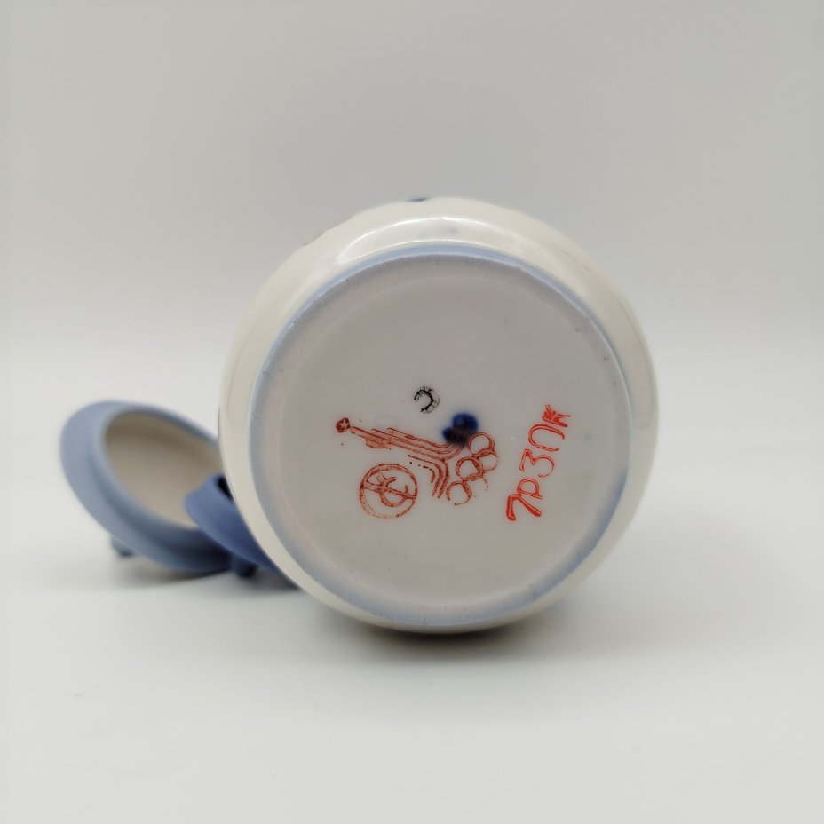 Чайница, украшенная изображением  цветов, фарфор, роспись, золочение, Кисловодская фабрика сувениров, СССР, 1970-1980 гг.