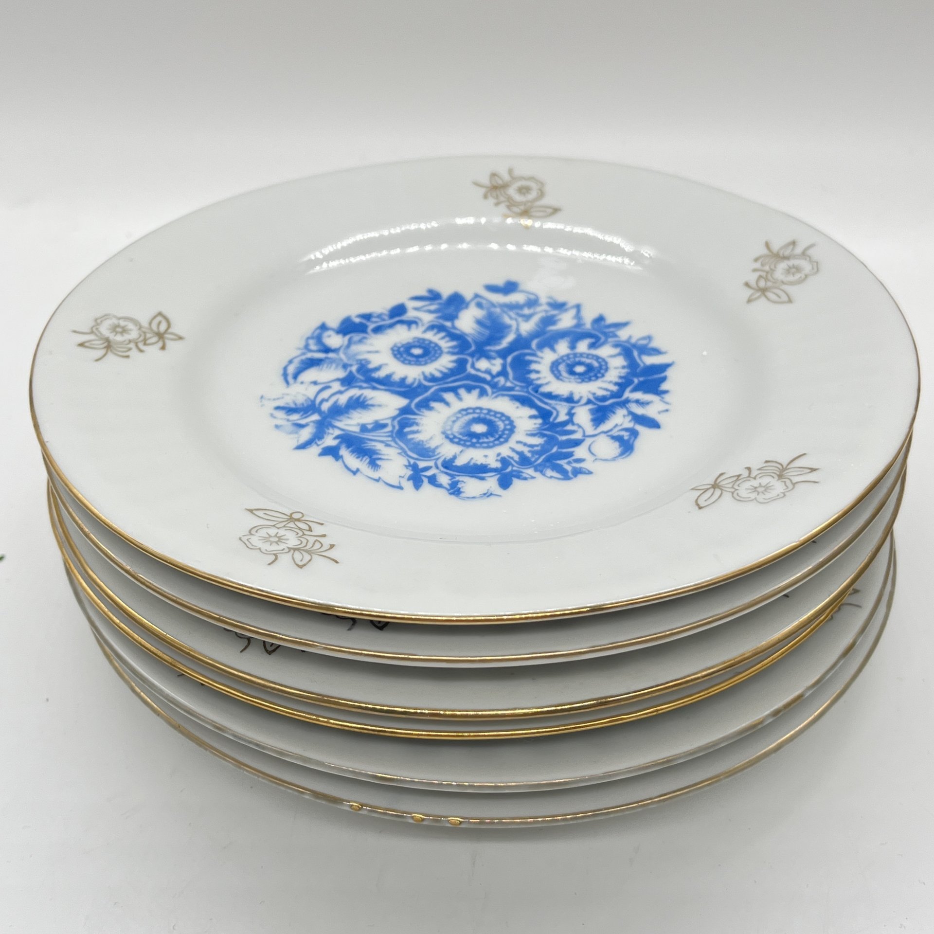 Тарелки десертные 6 шт. с цветочным декором, фарфор, деколь, золочение, Барановский фарфоровый завод, СССР, 1970-1991 гг.