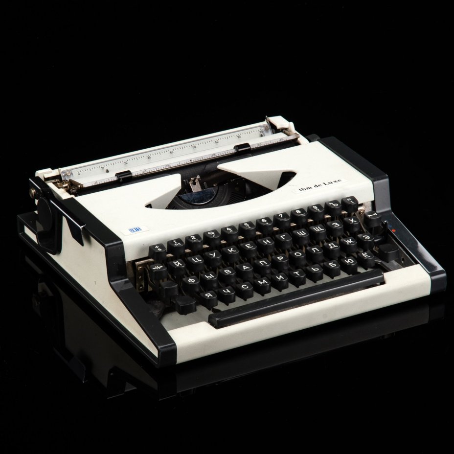 Машинка печатная "Unis TBM De Luxe" с корпусом белого цвета, в оригинальном футляре и коробке, металл, пластик, Tvornica Biro Mašina, Югославия, 1970-1990 гг.