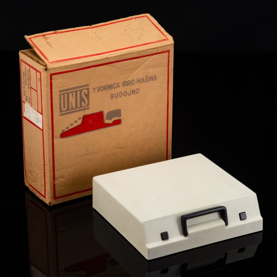Машинка печатная "Unis TBM De Luxe" с корпусом белого цвета, в оригинальном футляре и коробке, металл, пластик, Tvornica Biro Mašina, Югославия, 1970-1990 гг.