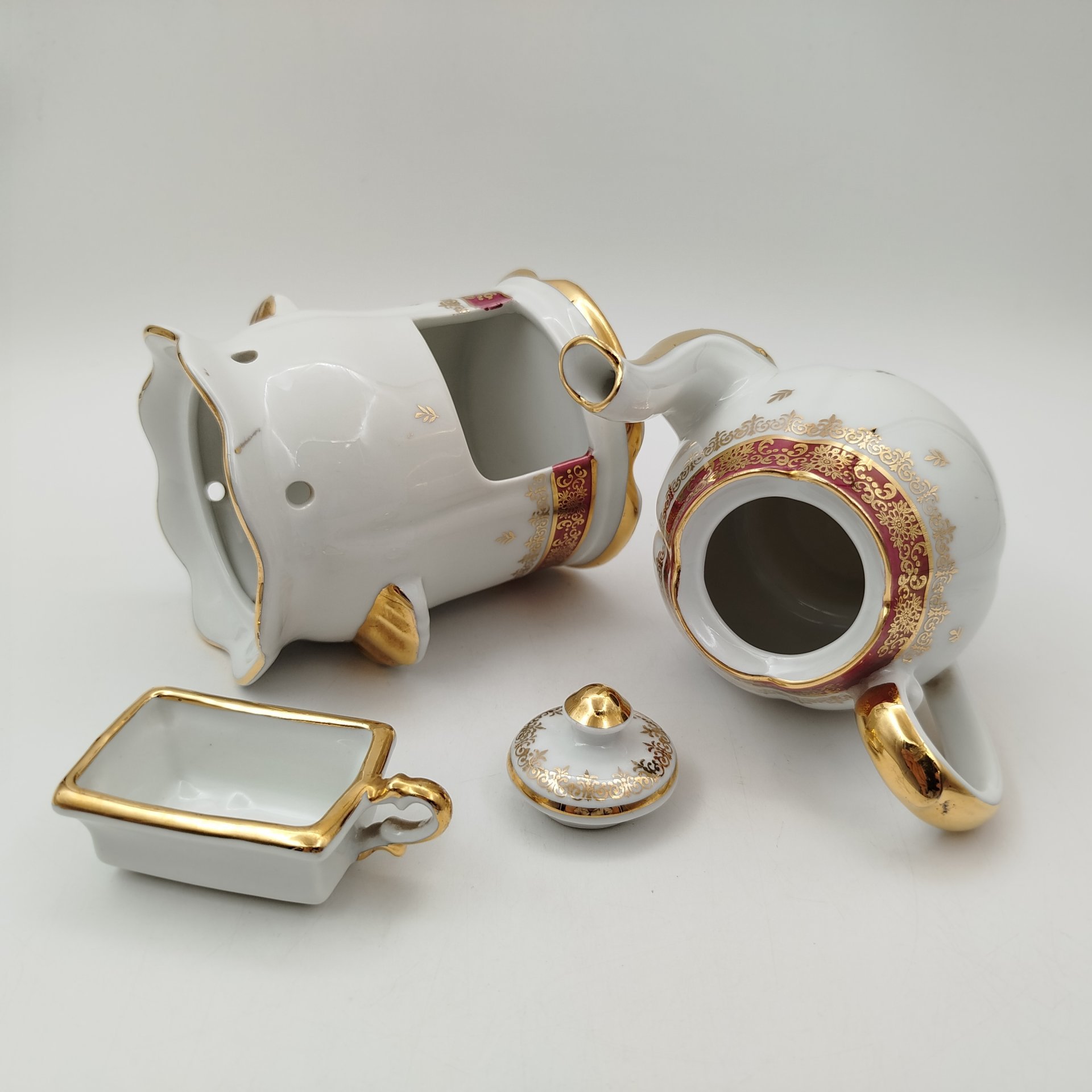 Тизаньер, украшенный изображением Наполеона Бонапарта, Porcelaine de luxe, фарфор, деколь, золочение, Франция, 1970-1990 гг.